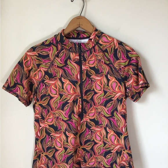 Garnet Hill Short Sleeve Rashguard - Picture 4 of 4